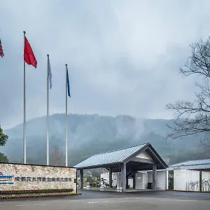 Howard Johnson Huashuiwan Hot Springs