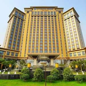 Hotel Wyndham Grand Plaza Royale Palace 5*